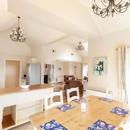 House 4 Dingle Manor, Stunning 3-bed House Сasa de vacaciones Emlagh East
