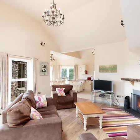 House 4 Dingle Manor, Stunning 3-bed House *