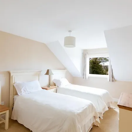 Сasa de vacaciones House 4 Dingle Manor, Stunning 3-bed House Emlagh East