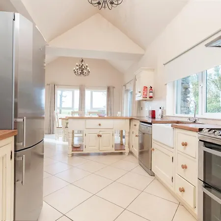 House 4 Dingle Manor, Stunning 3-bed House *